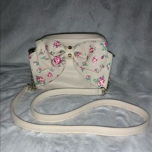 betsey johnson beige crossbody with bow